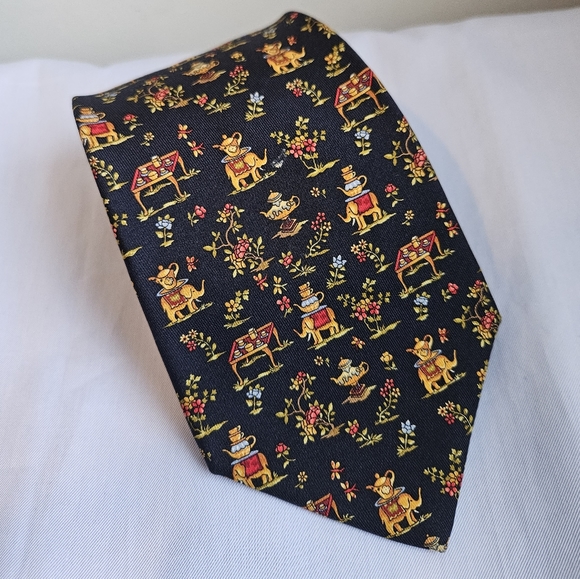 Salvatore Ferragamo mens navy blue and gold Elephant tie - Picture 4 of 10